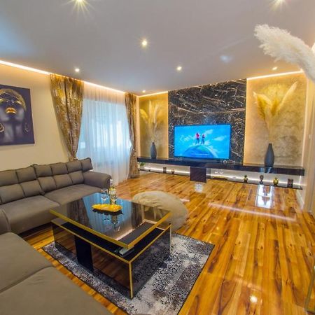 Luxury Apartment Black And Gold Мостар Екстериор снимка