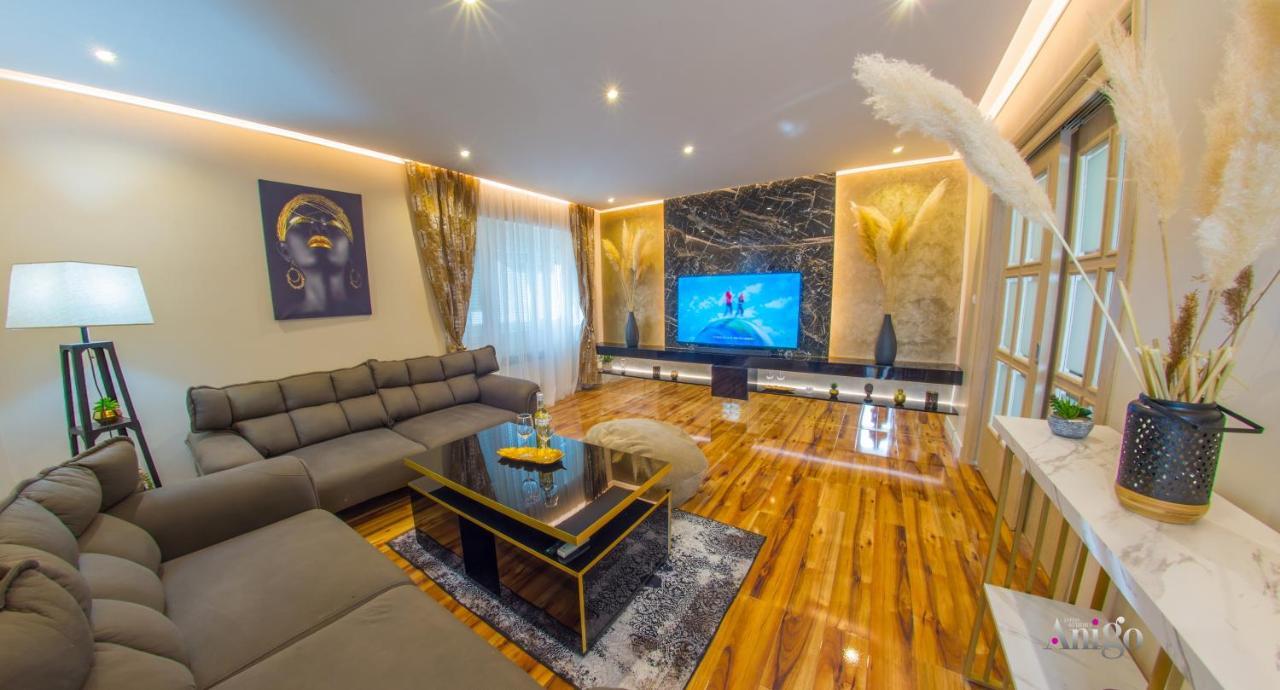 Luxury Apartment Black And Gold Мостар Екстериор снимка