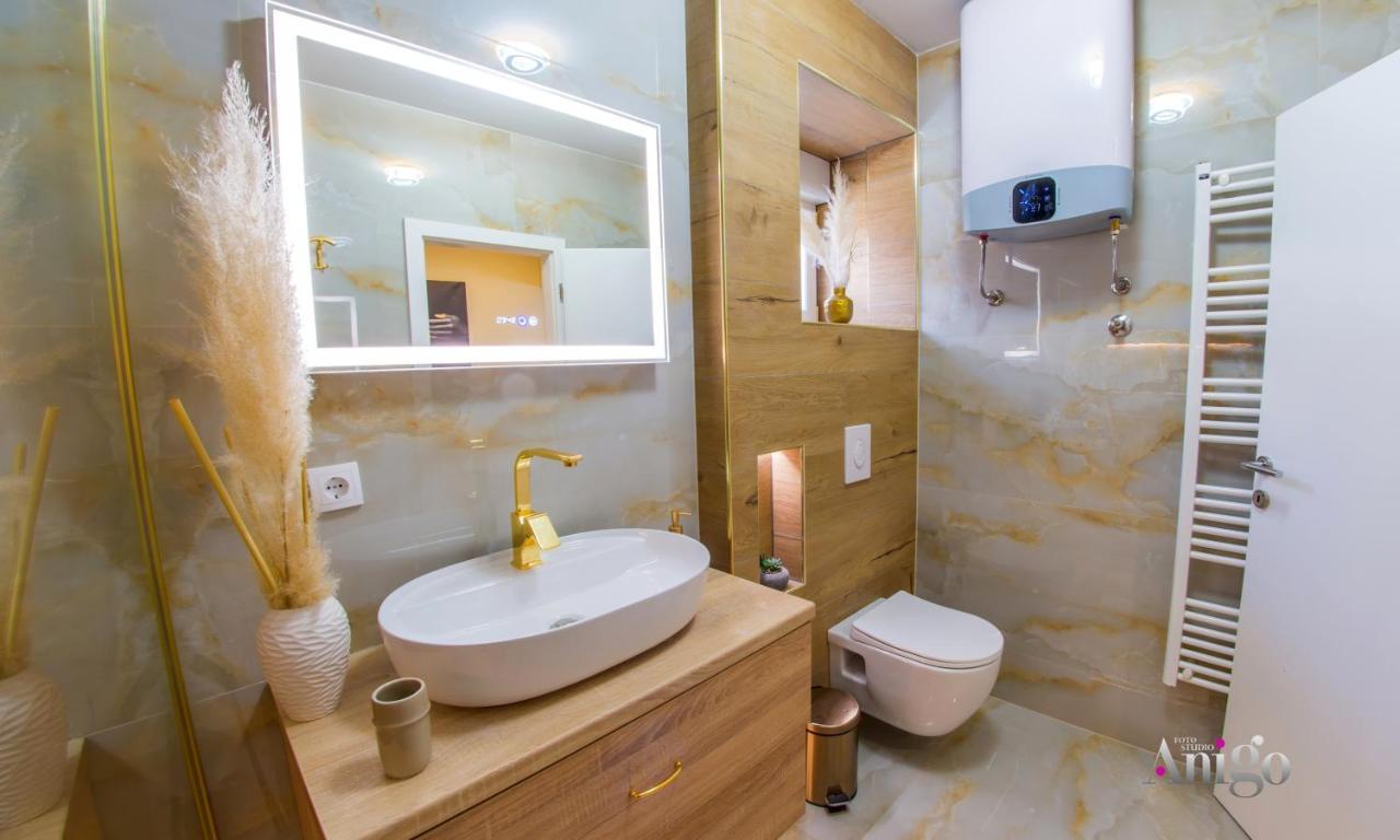 Luxury Apartment Black And Gold Мостар Екстериор снимка