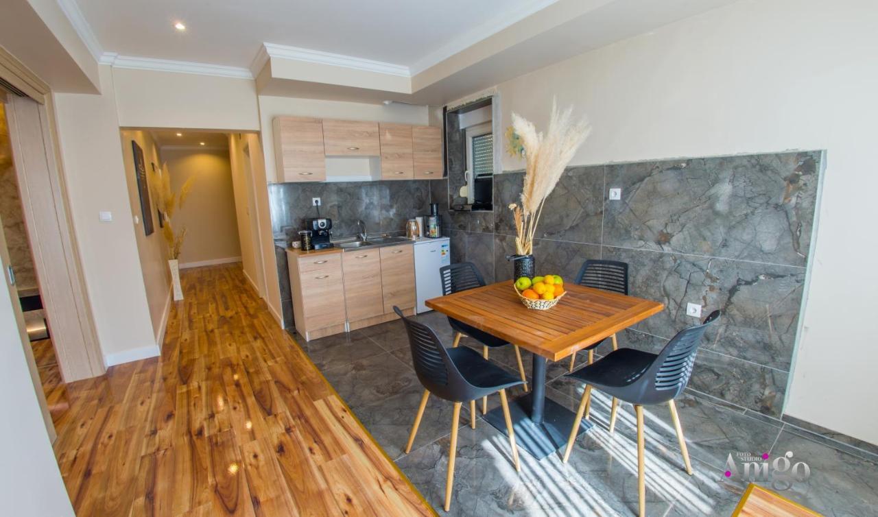 Luxury Apartment Black And Gold Мостар Екстериор снимка