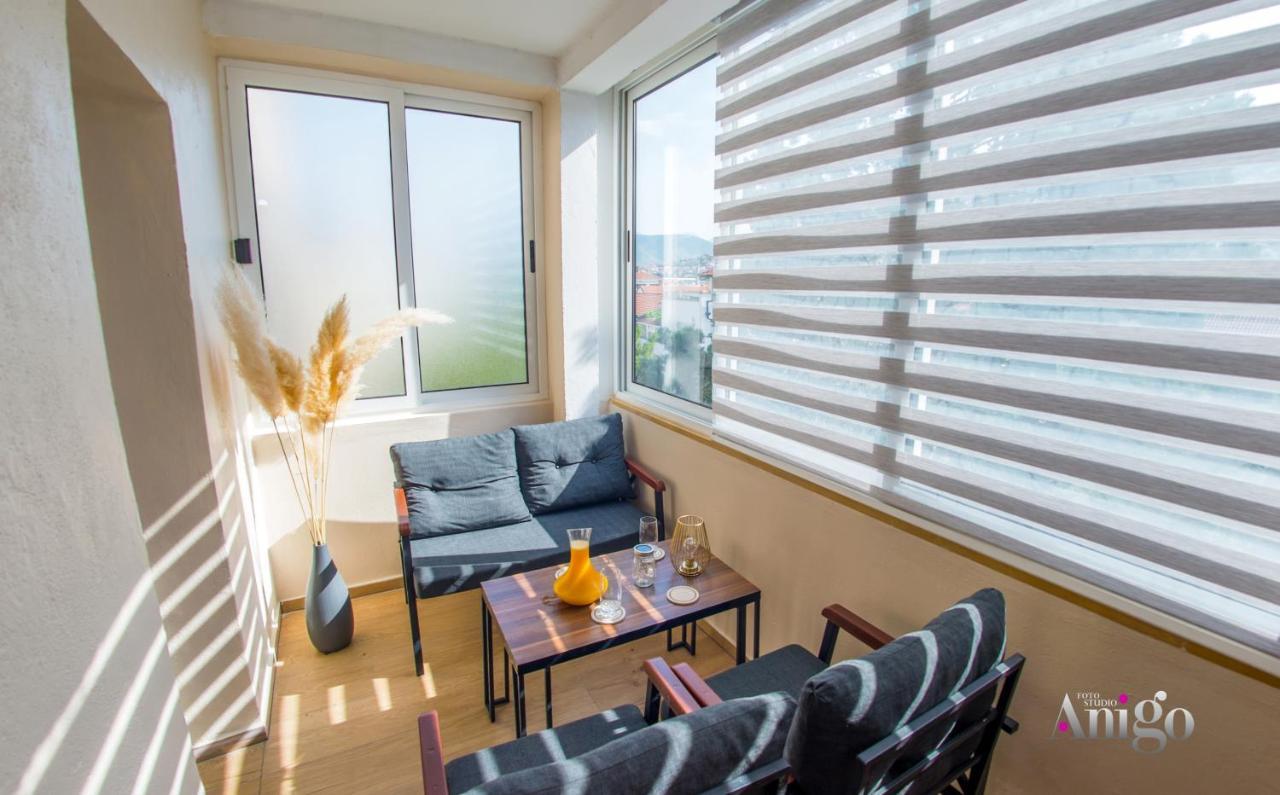 Luxury Apartment Black And Gold Мостар Екстериор снимка