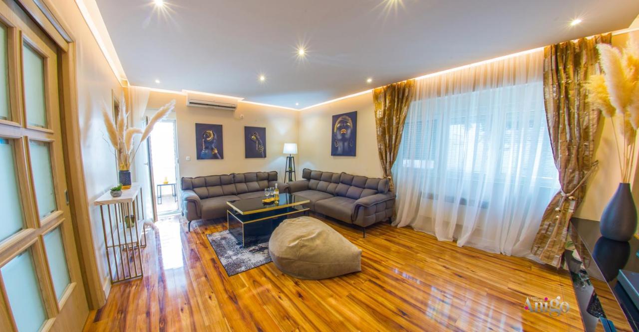 Luxury Apartment Black And Gold Мостар Екстериор снимка