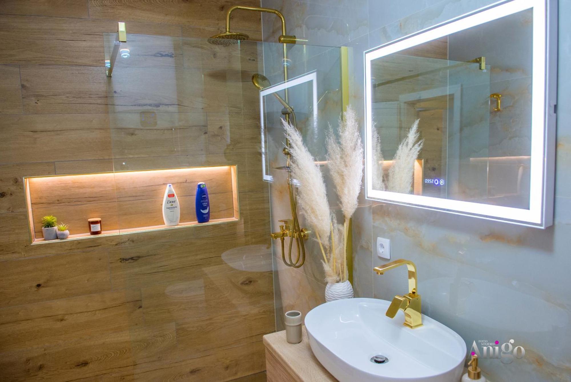 Luxury Apartment Black And Gold Мостар Екстериор снимка