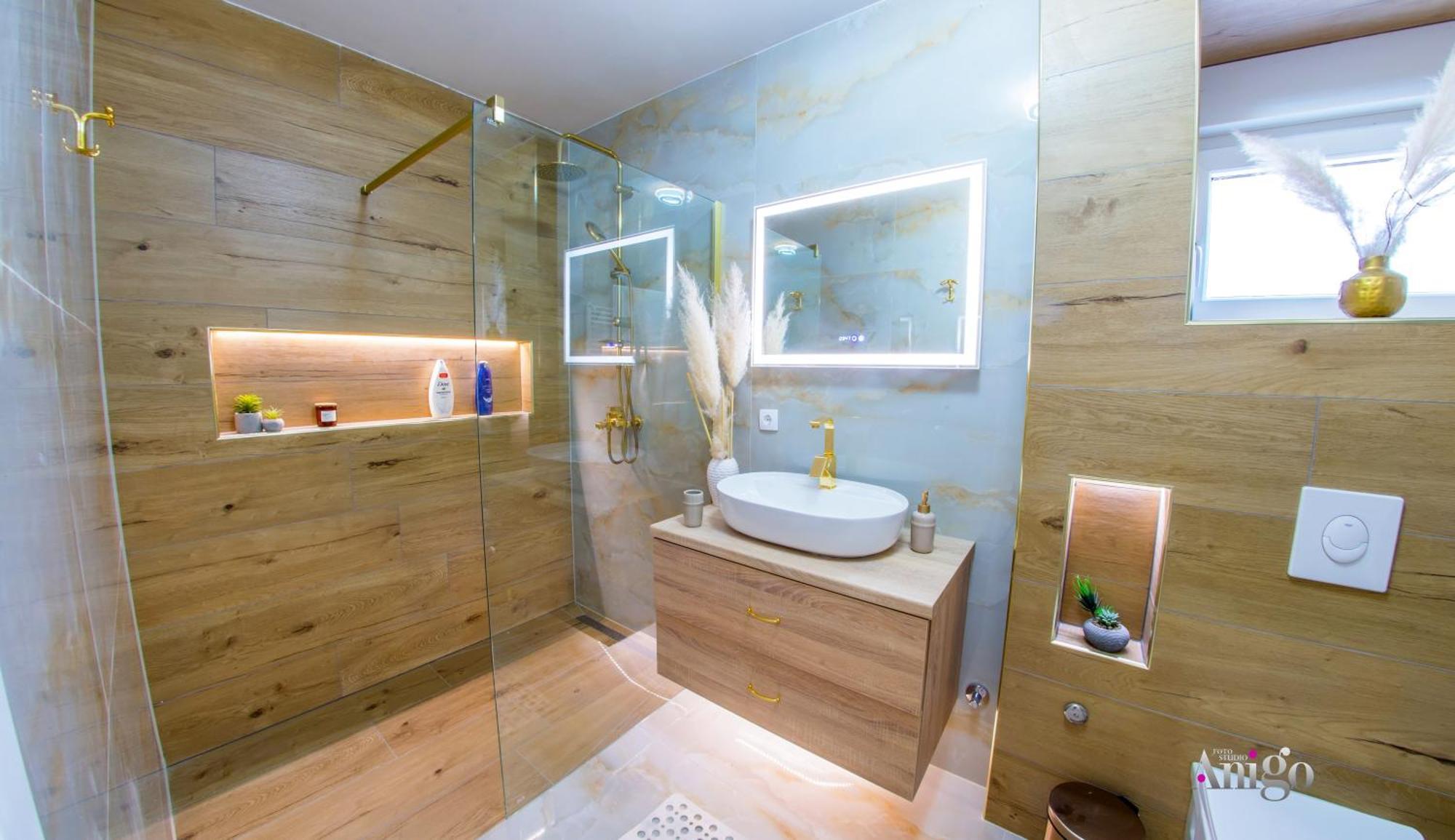 Luxury Apartment Black And Gold Мостар Екстериор снимка