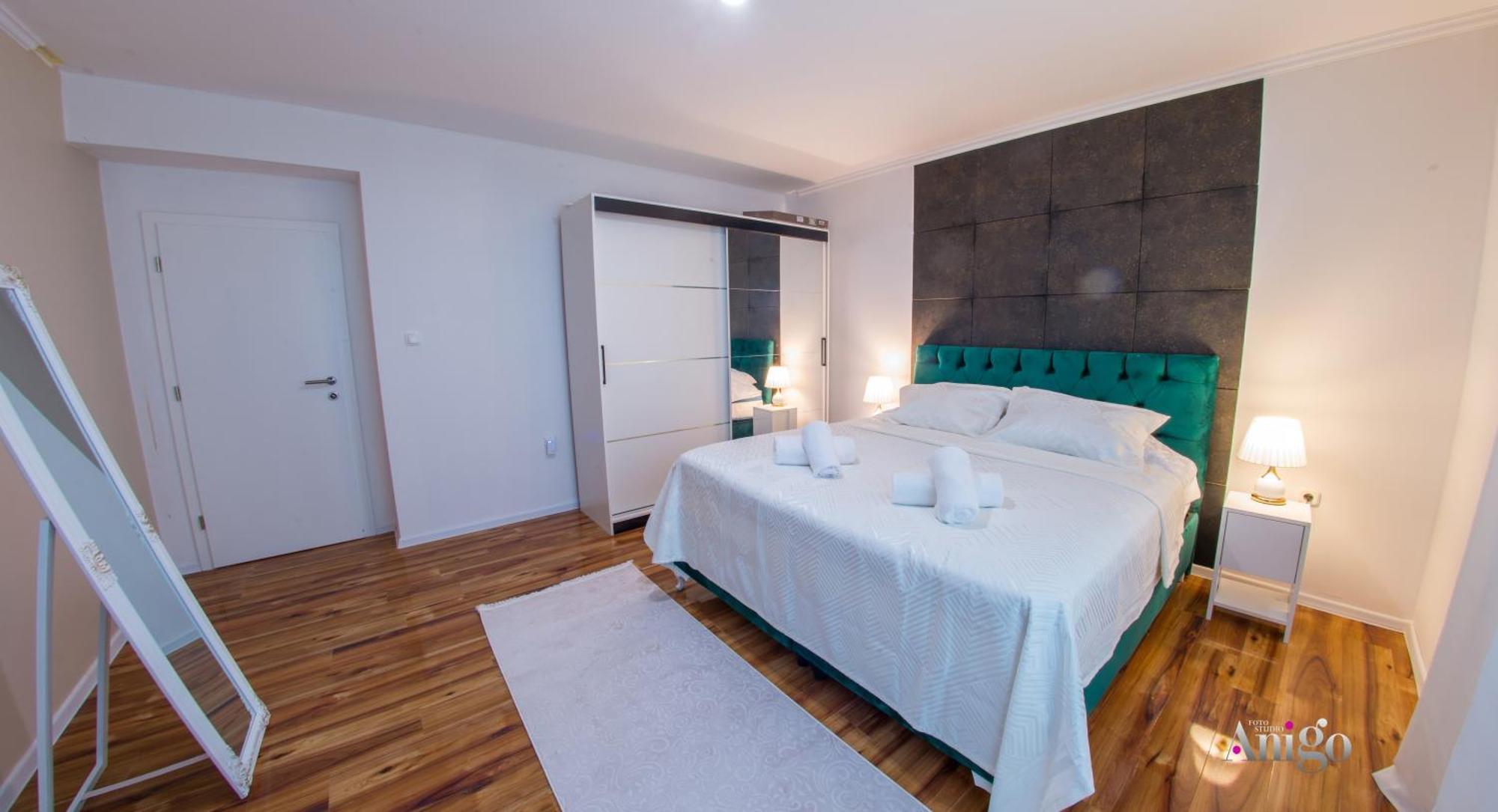 Luxury Apartment Black And Gold Мостар Екстериор снимка