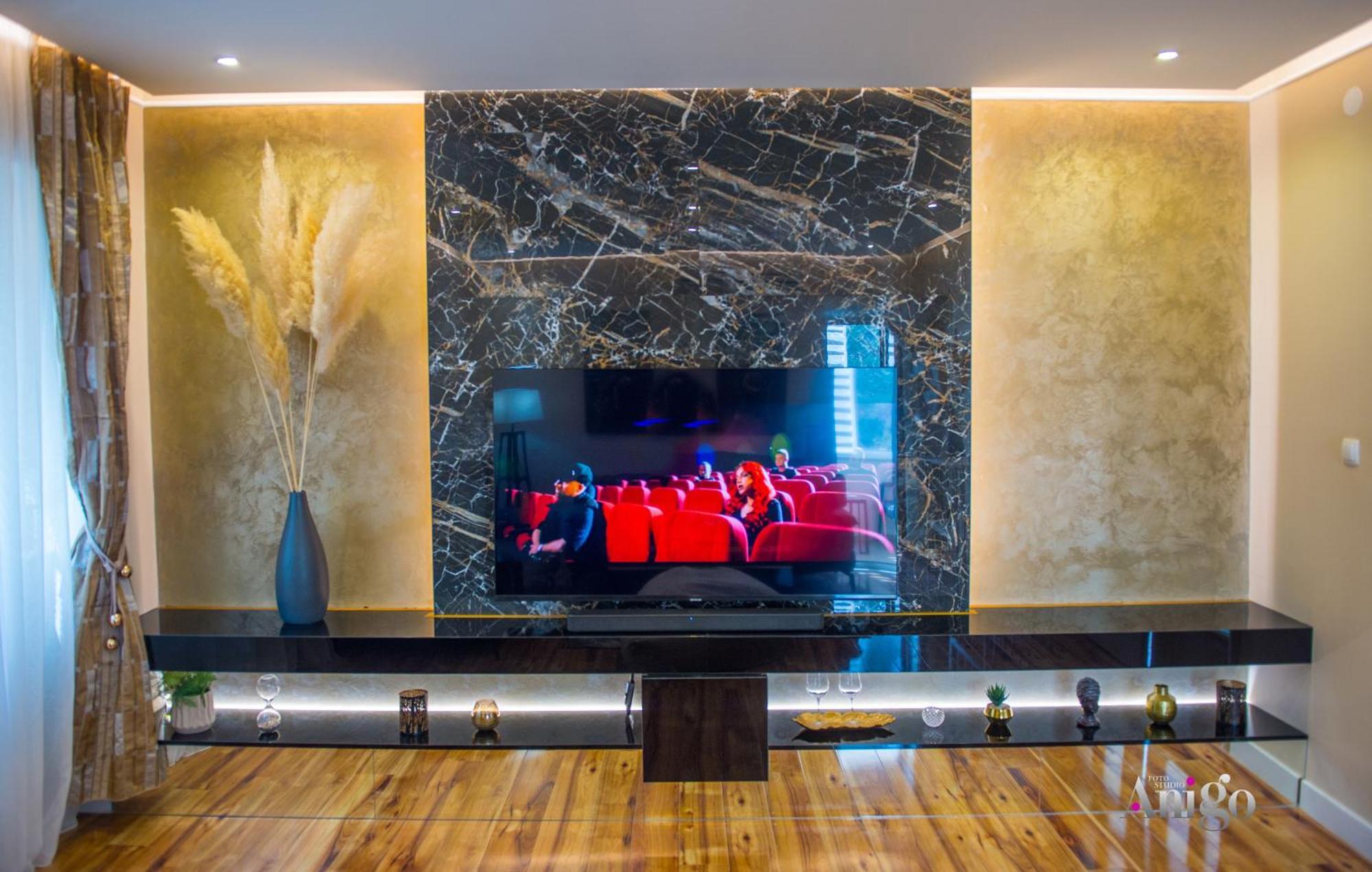 Luxury Apartment Black And Gold Мостар Екстериор снимка