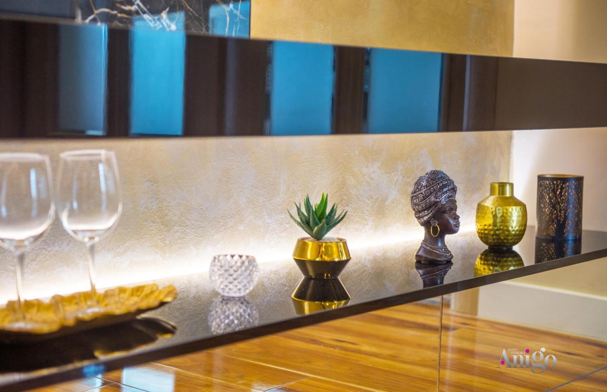 Luxury Apartment Black And Gold Мостар Екстериор снимка