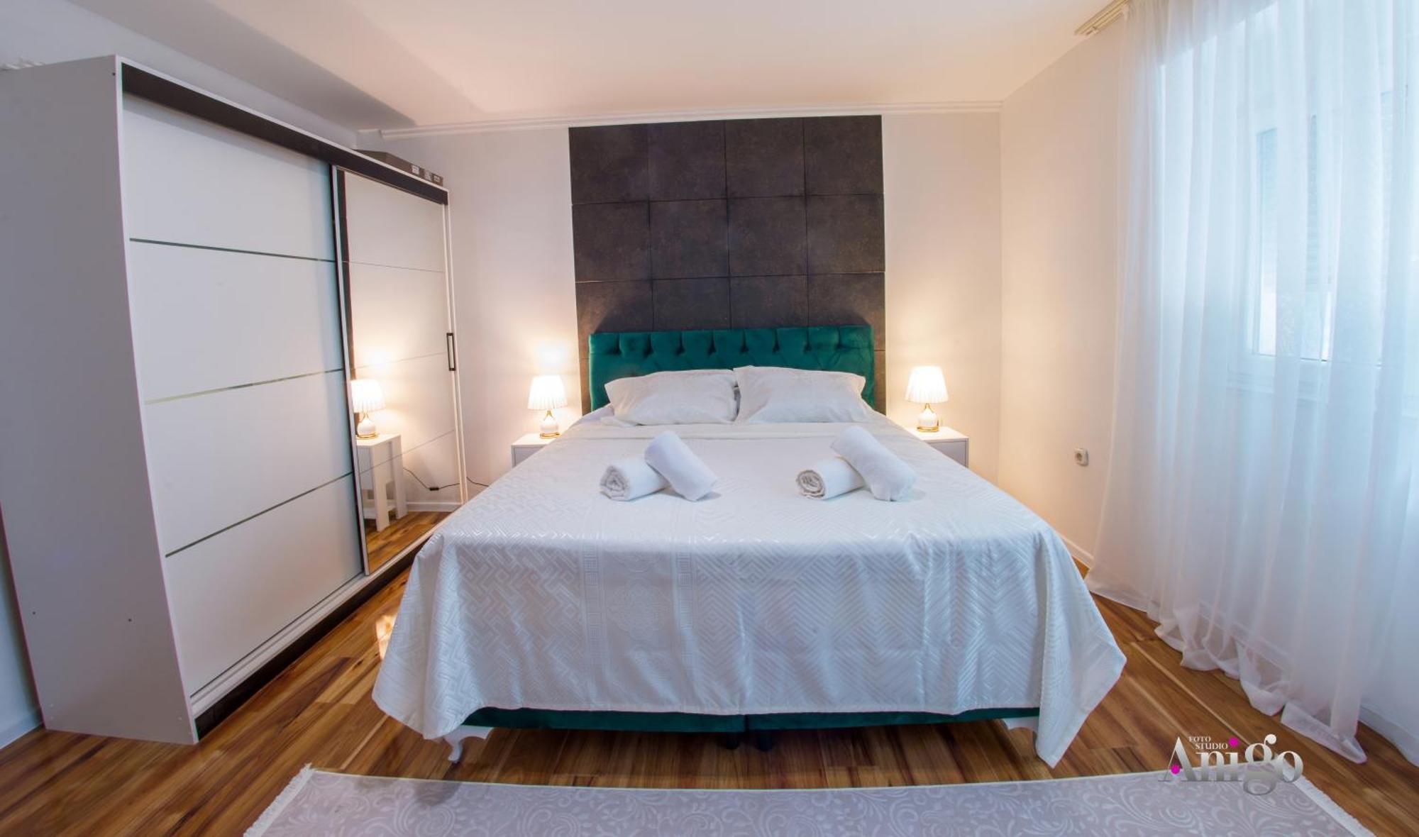 Luxury Apartment Black And Gold Мостар Екстериор снимка