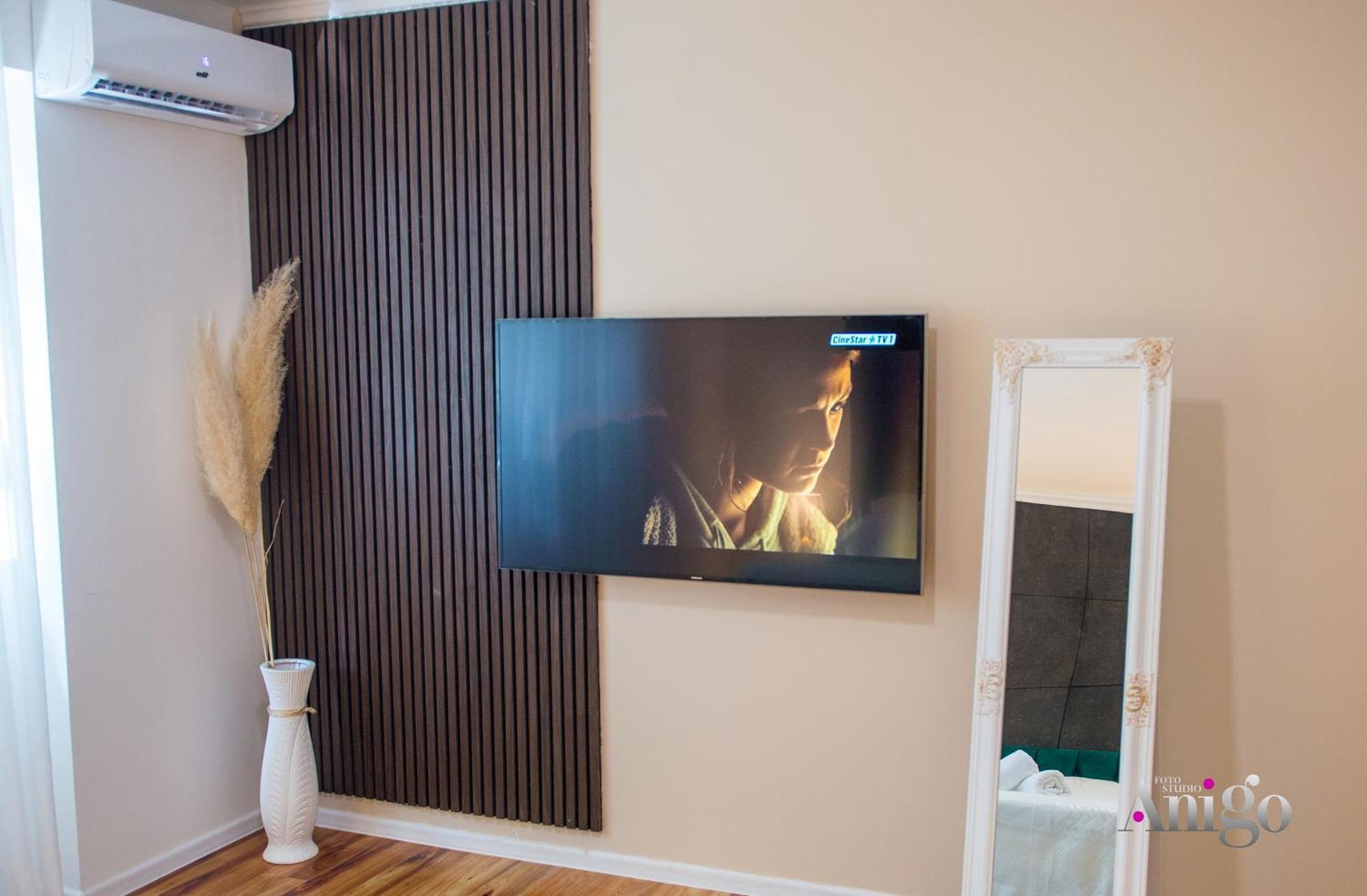 Luxury Apartment Black And Gold Мостар Екстериор снимка