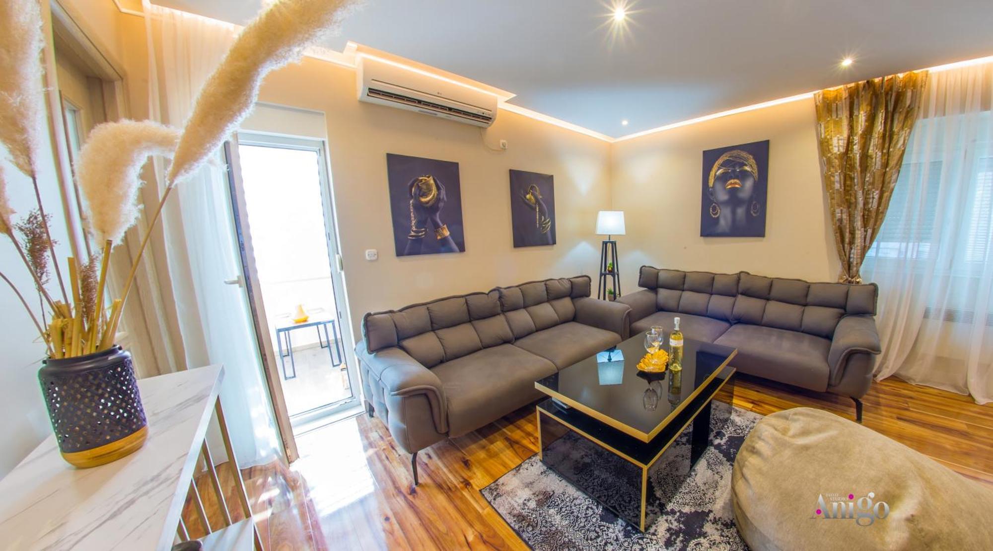 Luxury Apartment Black And Gold Мостар Екстериор снимка